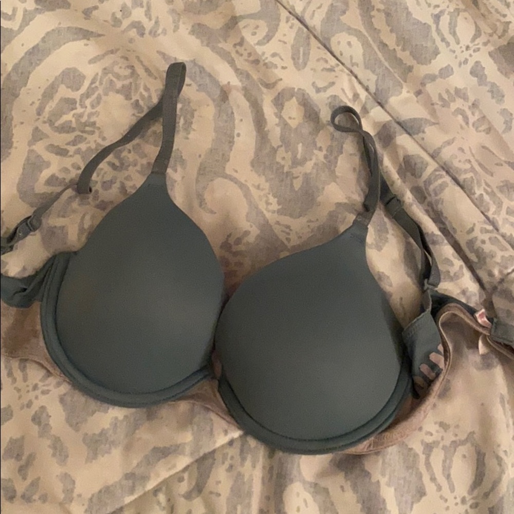 *LAST CHANCE-donating soon*  Victoria’s Secret bra